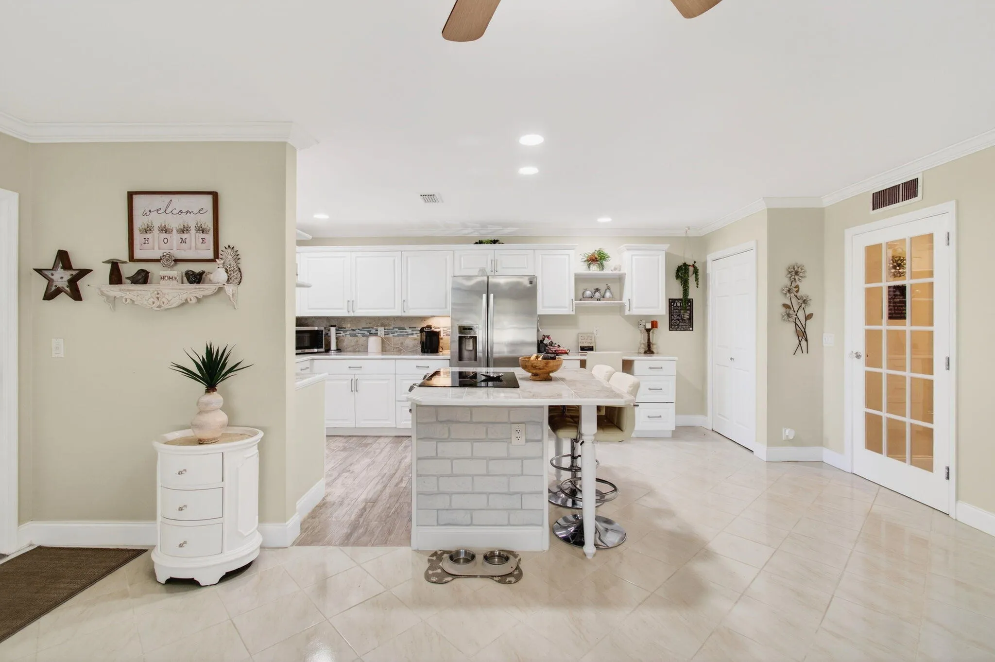 Open concept kitchen (1)