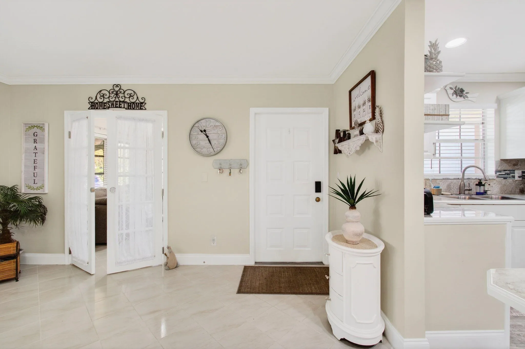 Interior entrance way (2)