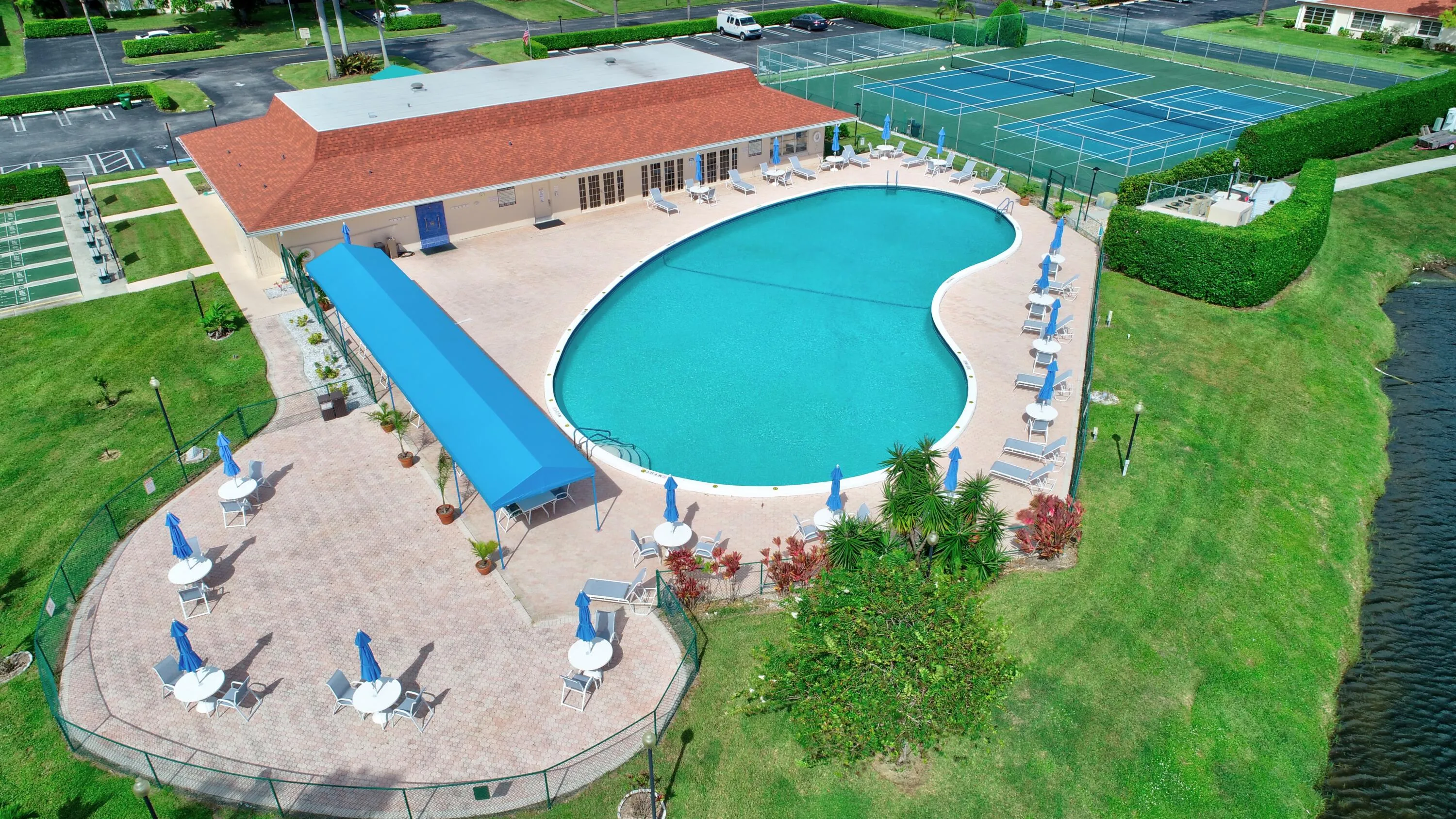HP7 Pool clubhouse and amenities