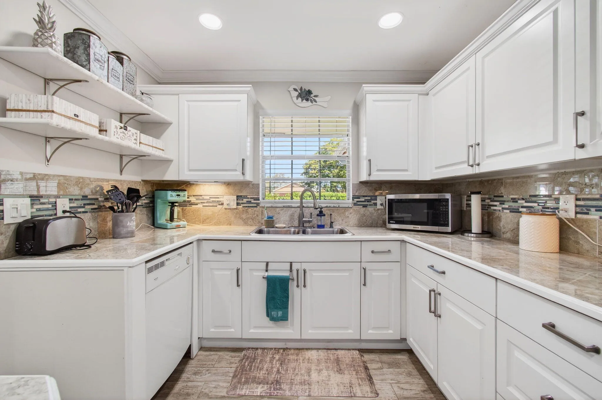 Open concept kitchen (6)