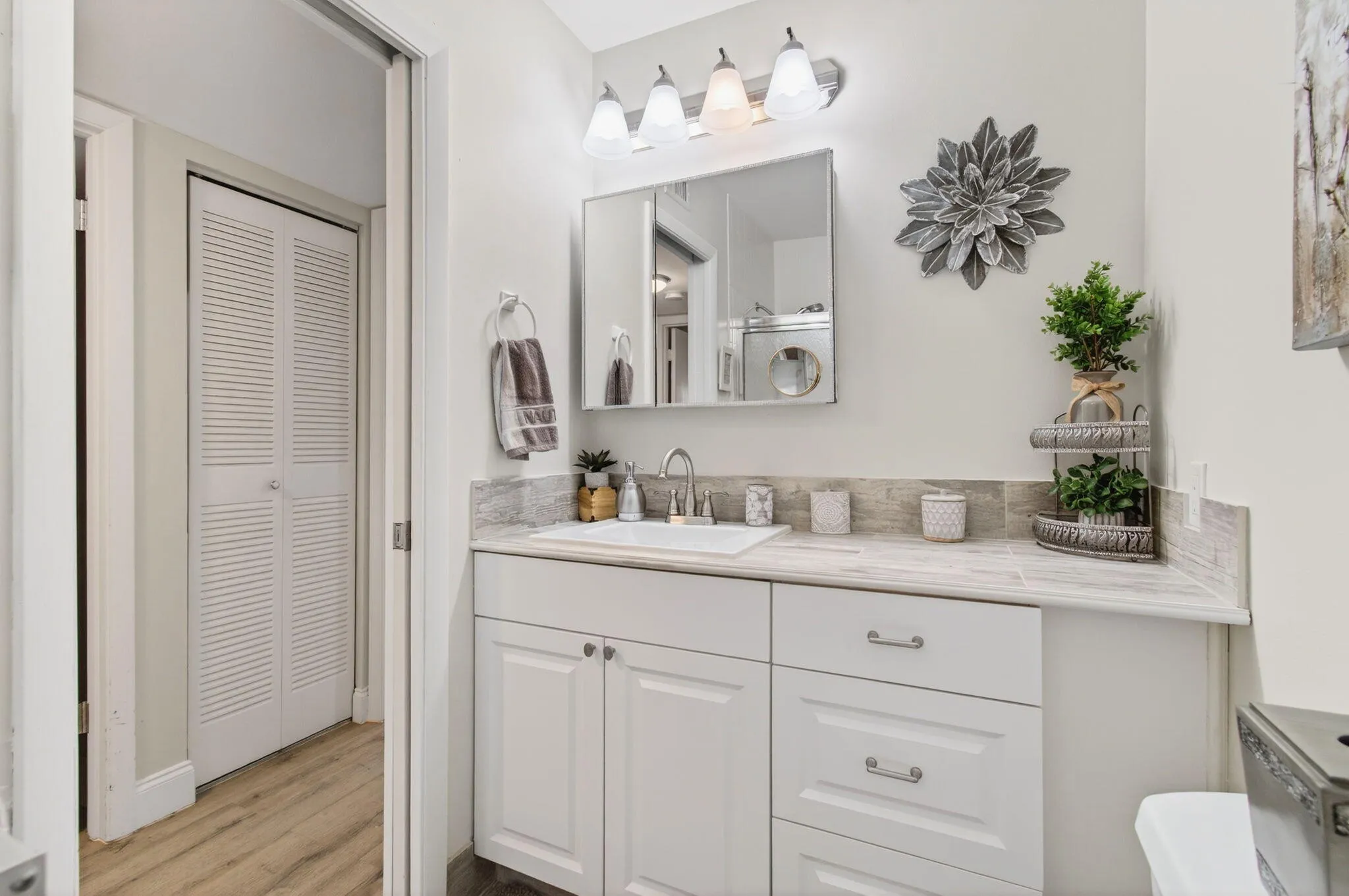 Updated guest bathroom (3)