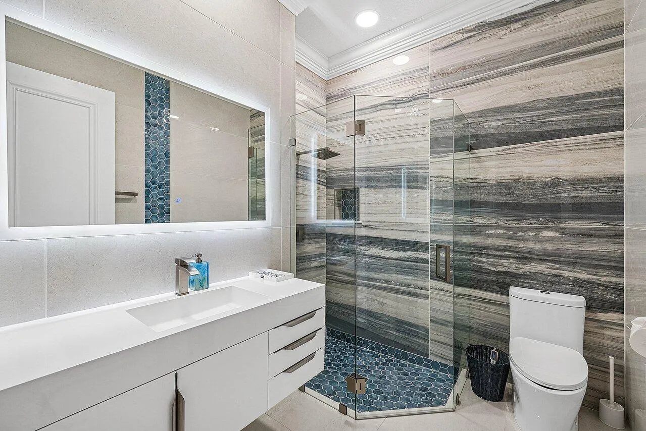 First Floor Guest Suite Bath