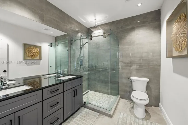 Bathroom on the 2nd floor.