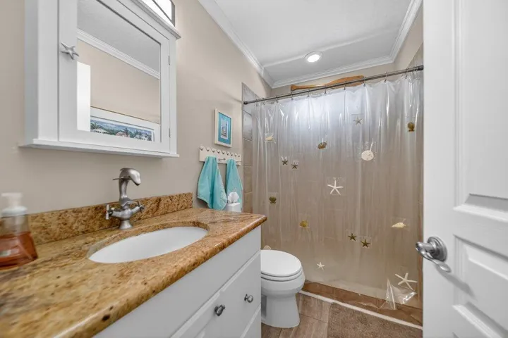 guestbath3.jpg-SMALL