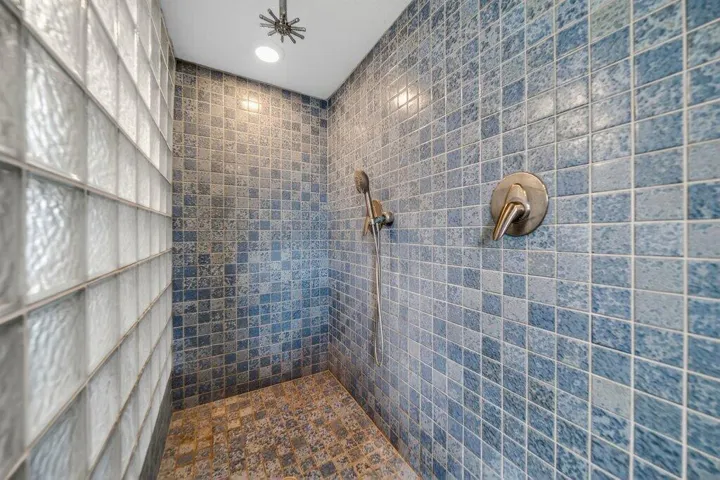guesthousebath2b.jpg-SMALL