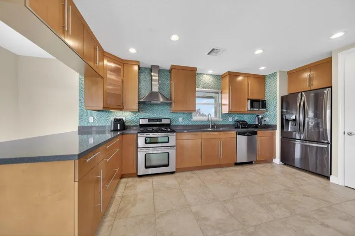 kitchen3.jpg-SMALL
