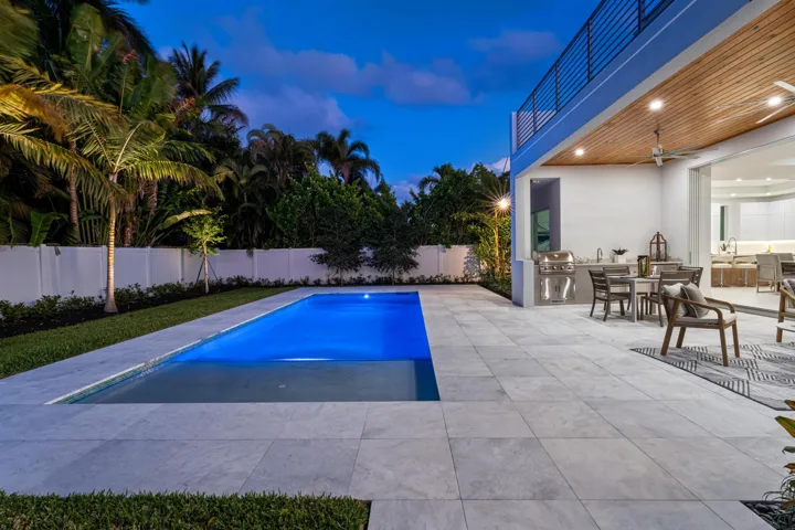 POOL_STRAIGHT_SUNSET_DT