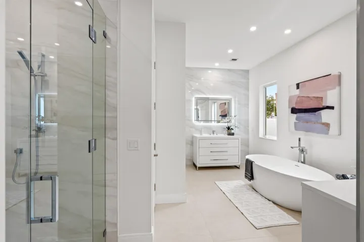 PRIMARY_BATHROOM_DT