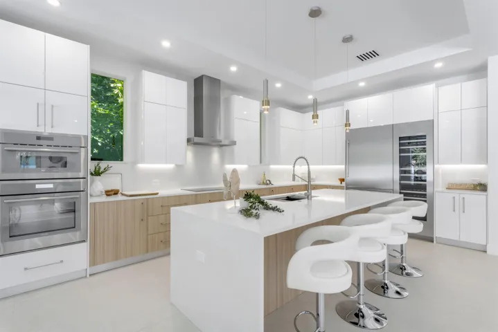 KITCHEN_ANGLE_LOOKING_IN_EB