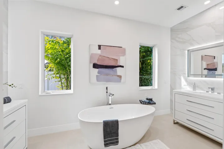 PRIMARY_BATHROOM_2_DT