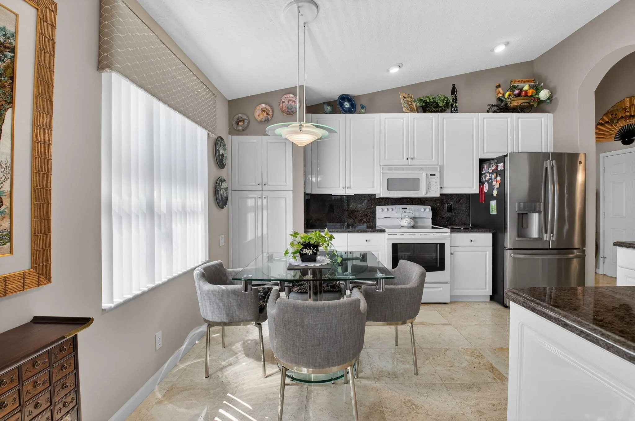Eat-in-Kitchen