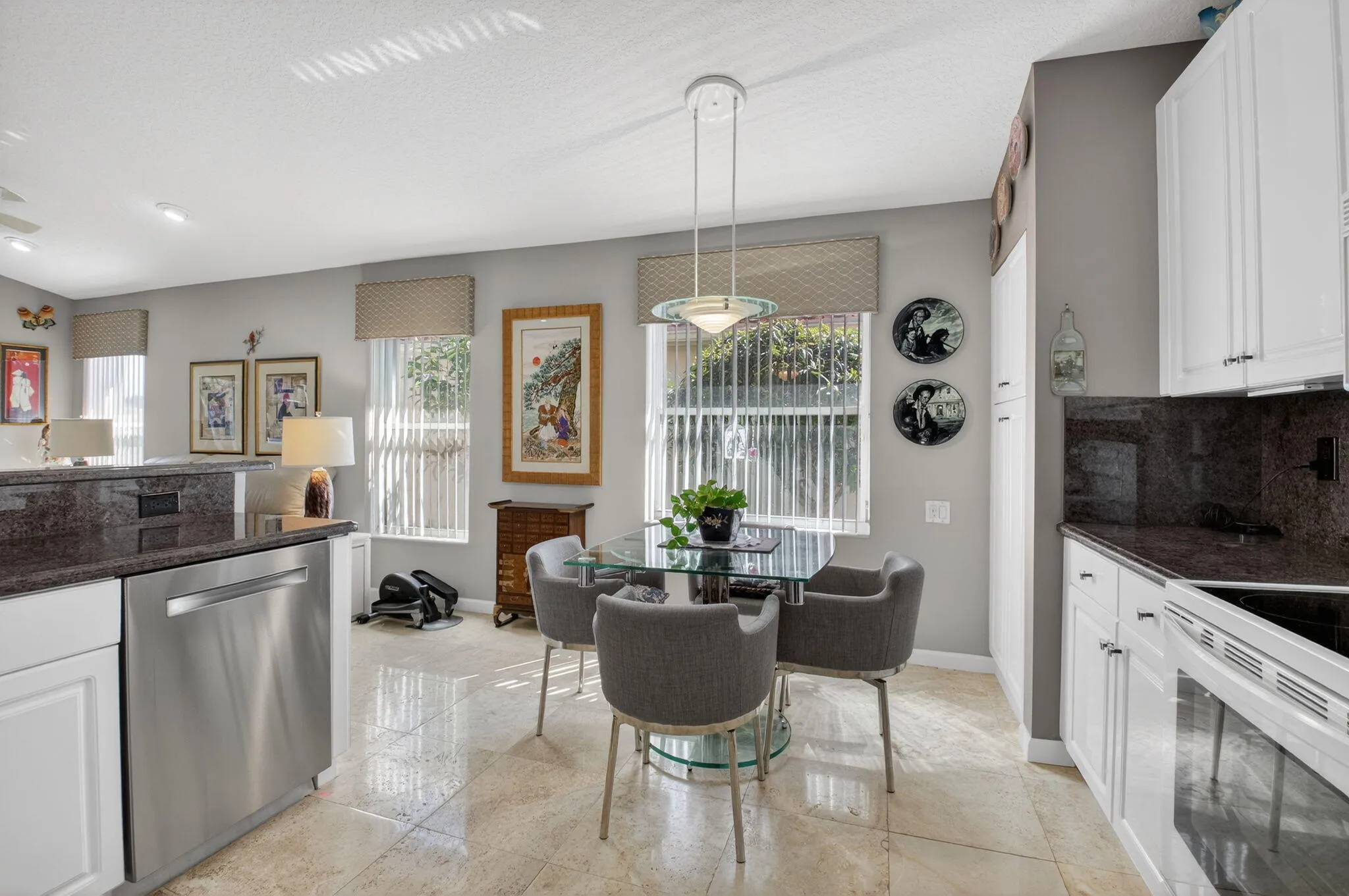 Eat-in-Kitchen