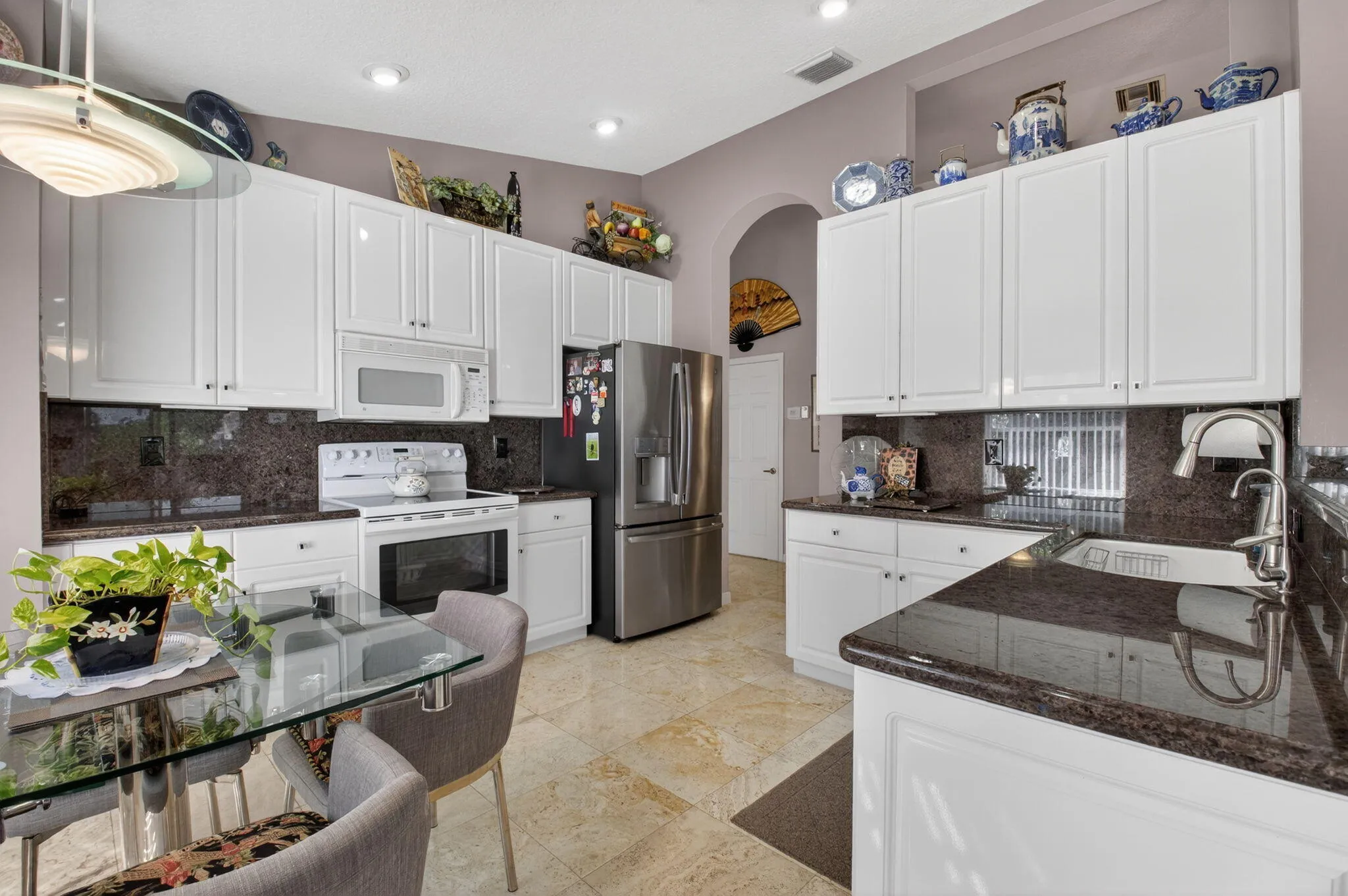 Eat-in-Kitchen