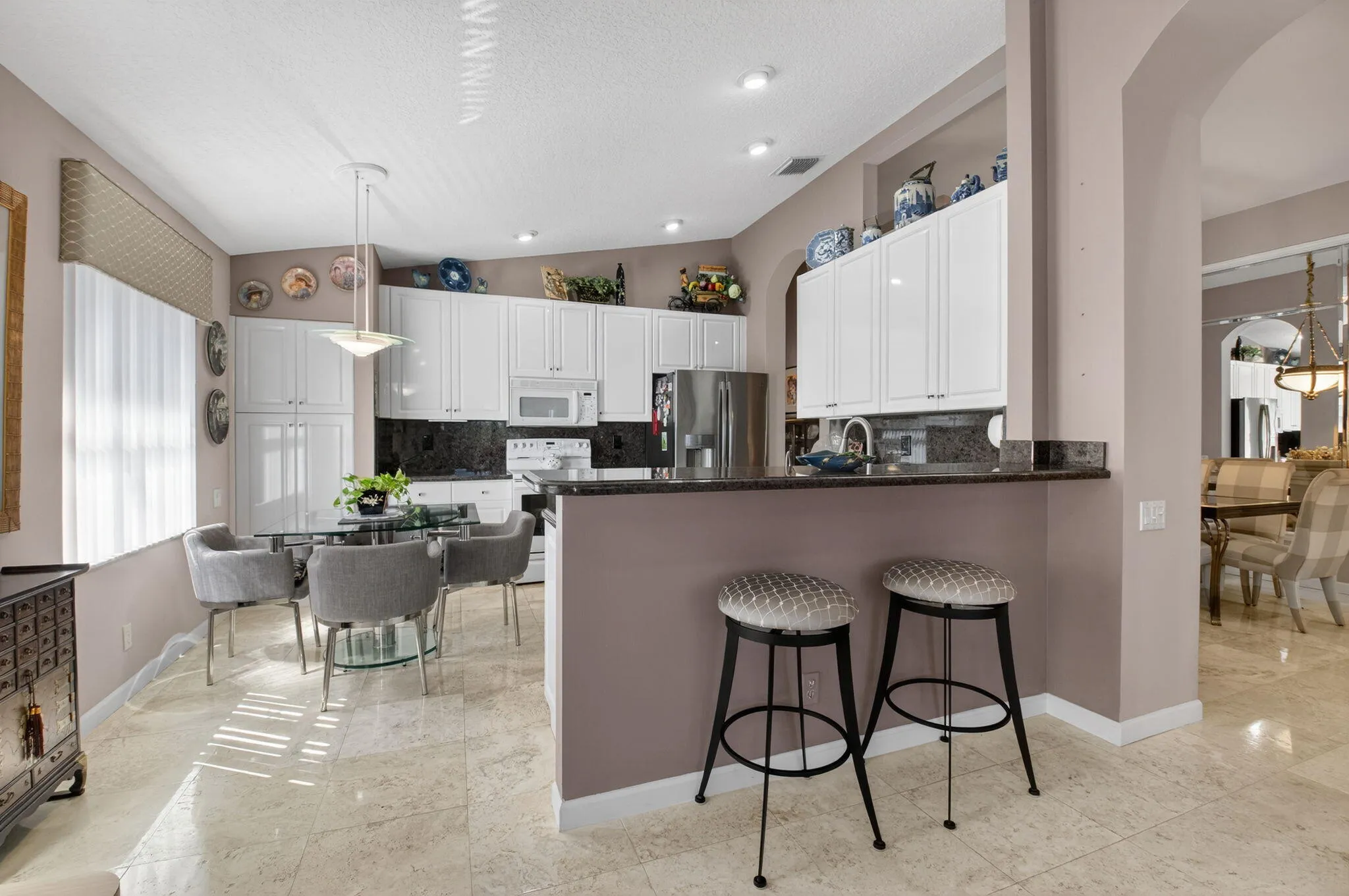 Eat-in-Kitchen