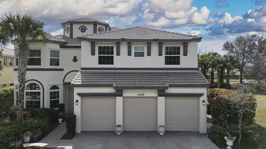 Cul-de-sac Exterior View