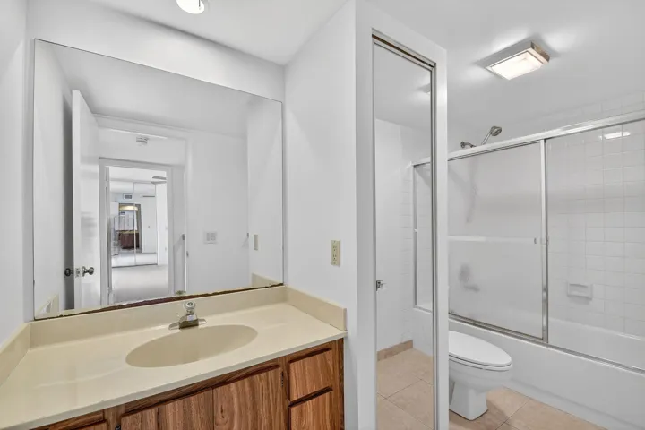 Second full bathroom has shower/tub combo