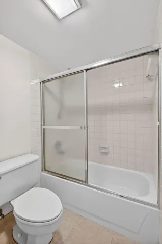 Second full bathroom has shower/tub combo