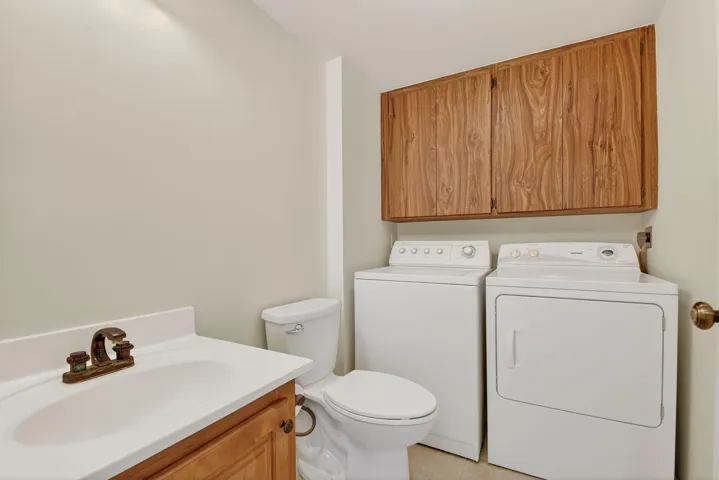 Half Bath/Laundry