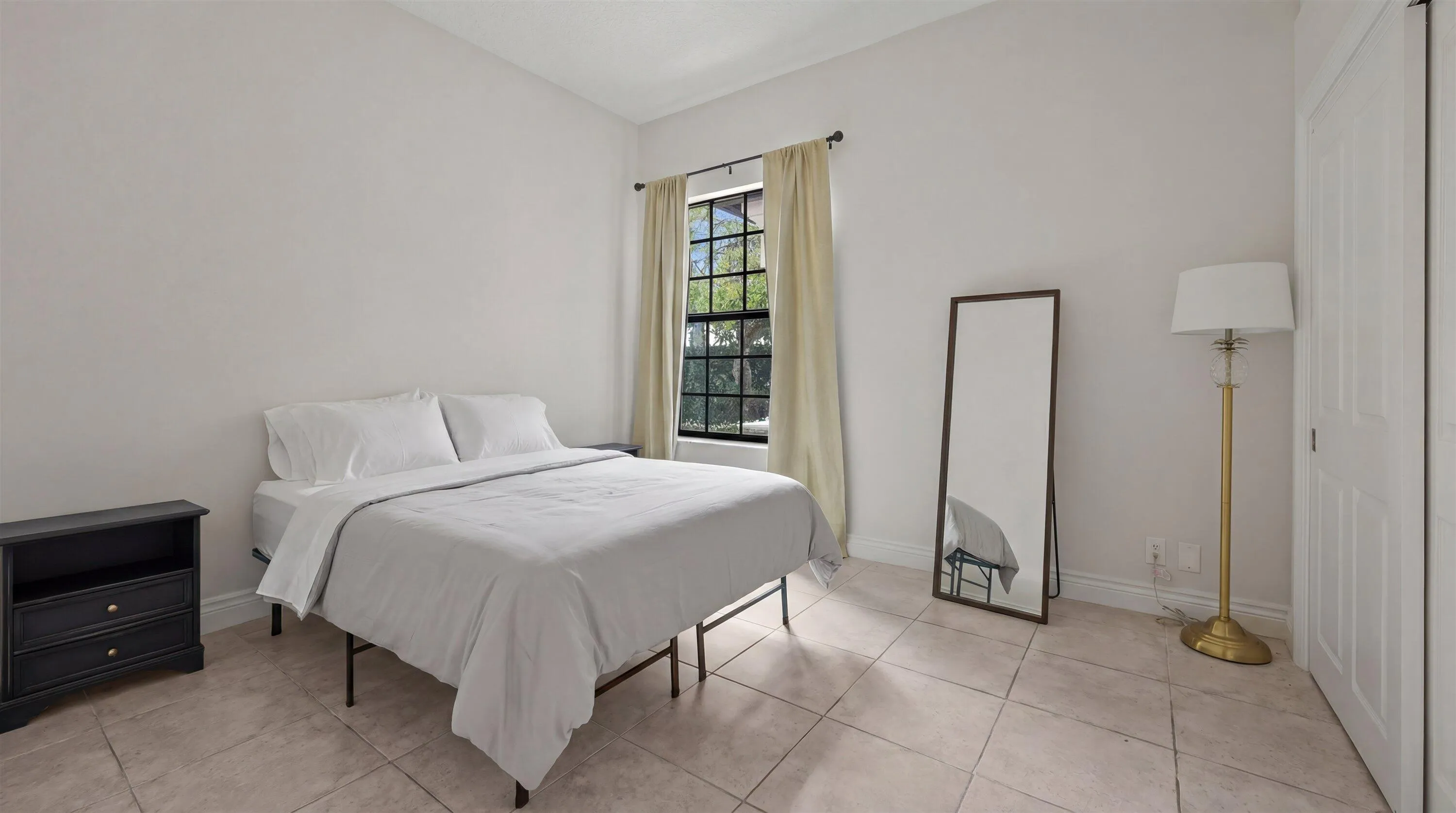 22-2055 Regents Blvd