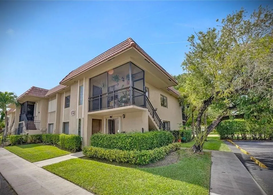 Lovely private corner unit on the 2nd floor. Light, bright and airy!