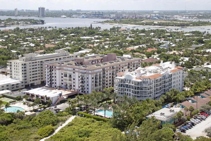 ATRIUM AT PALM BEACH SHRES