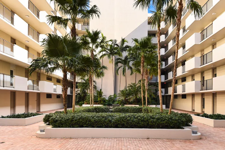 ART DECO STYLE ATRIUM