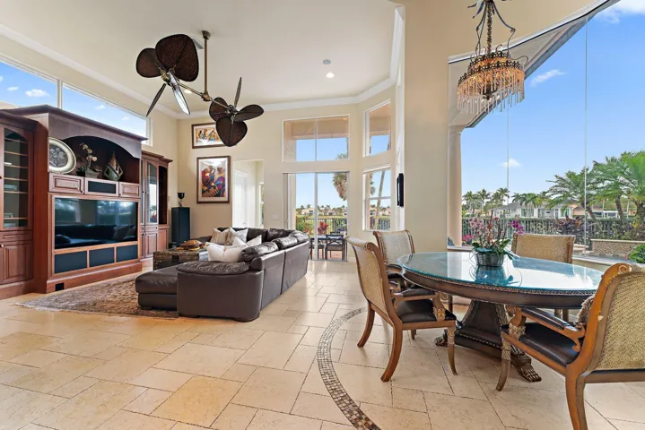 Family Room and Casual Dining