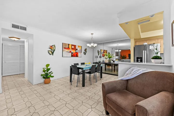 06 Dining room 01