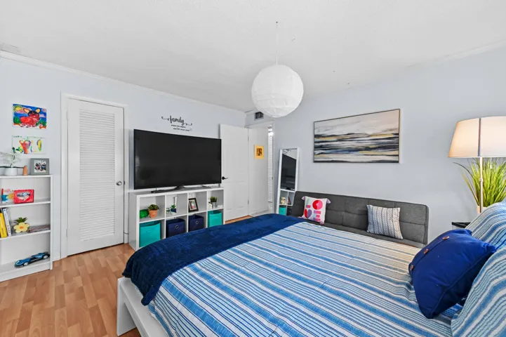 16 Bedroom 02
