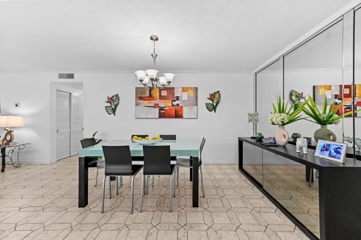 08 Dining room 03