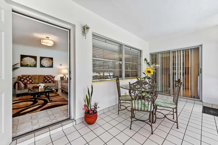 25 Patio 01