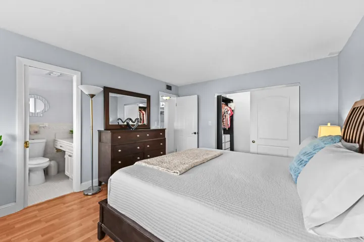 23 Bedroom 06