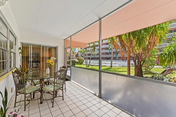 26 Patio 02