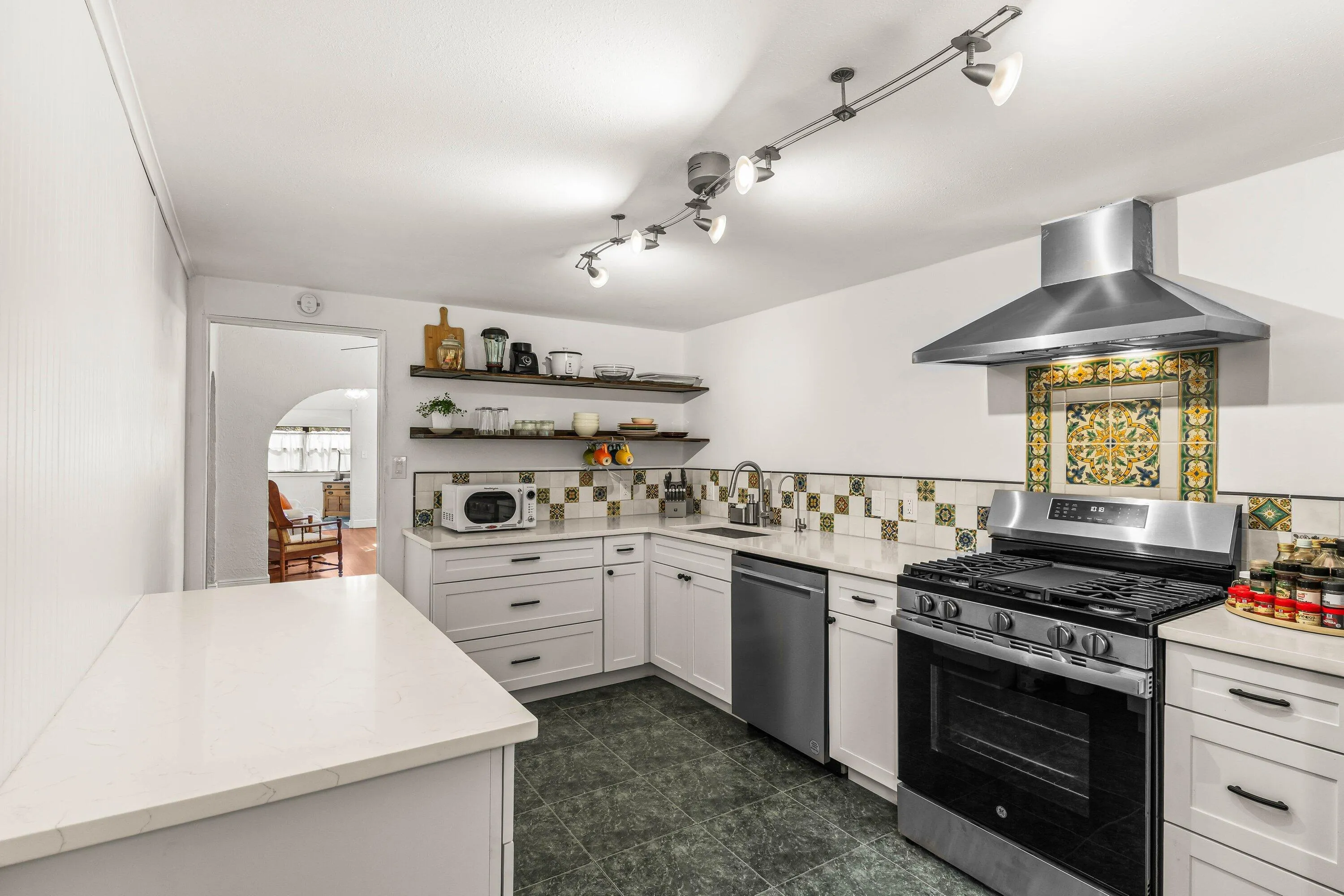 KITCHEN
