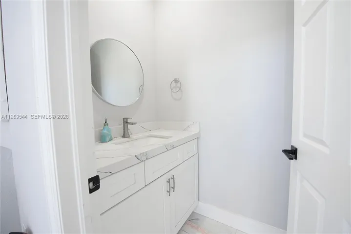 Downstairs 1/2 Bath