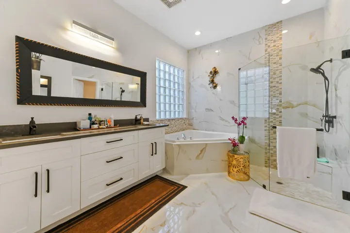 30 Bathroom 01