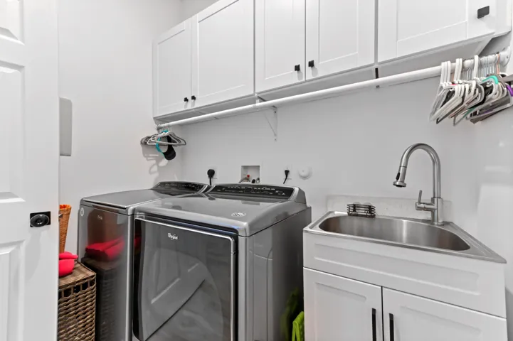 06 Laundry room 01