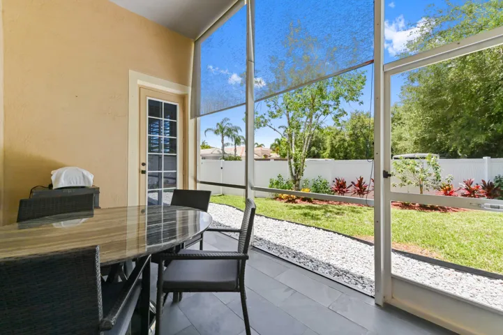 33 Patio 02