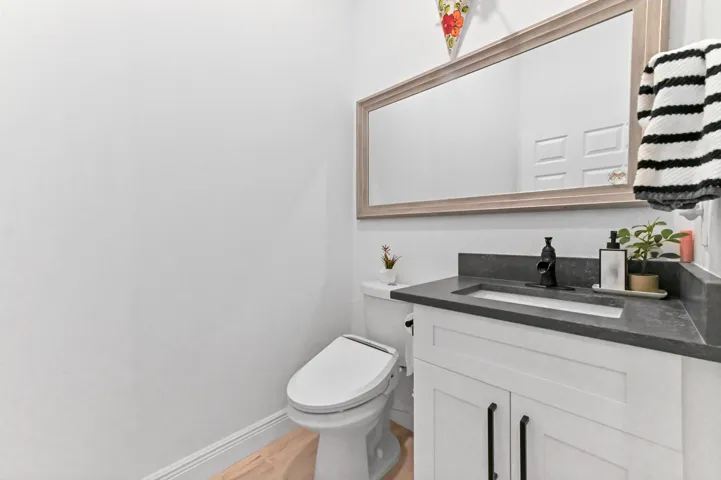 17 Bathroom 01