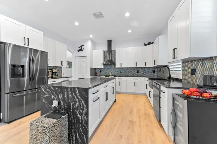19 Kitchen 02