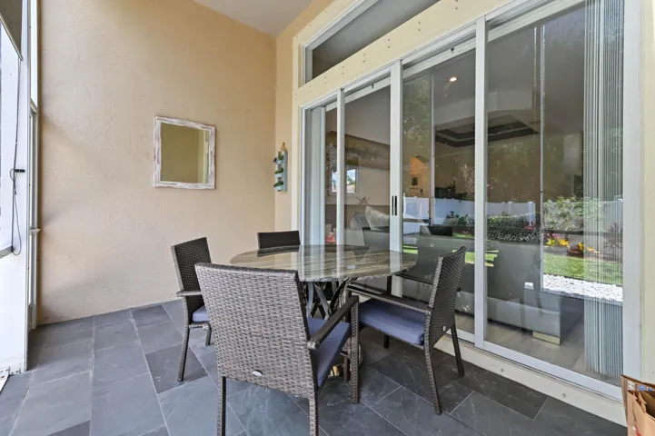 32 Patio 01