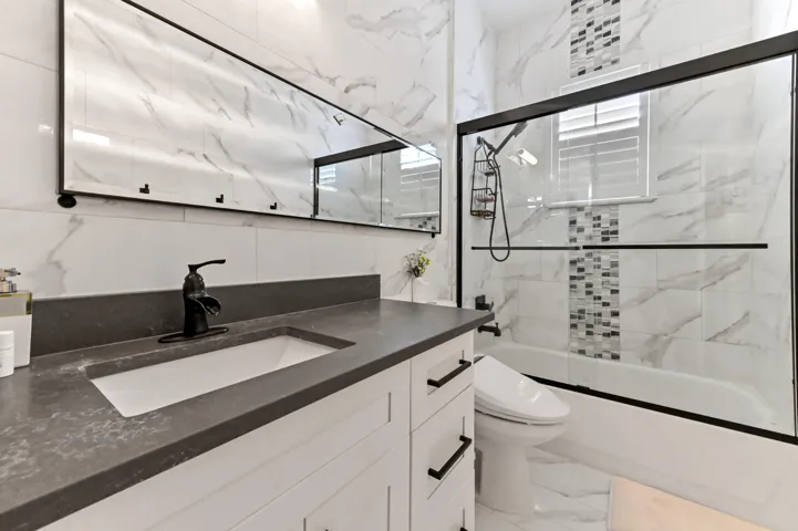 13 Bathroom 01