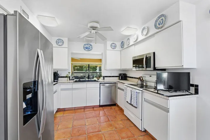 Kitchen with Pass-through