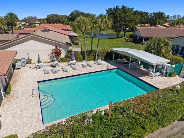 Lakeviews Mews Pool