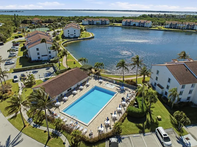 4460_NE_Ocean_Blvd_008