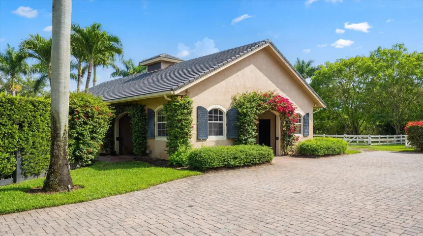 43-14911 equestrian way