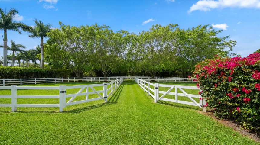 60-14911 equestrian way