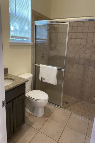 barn apartment bathroom 2