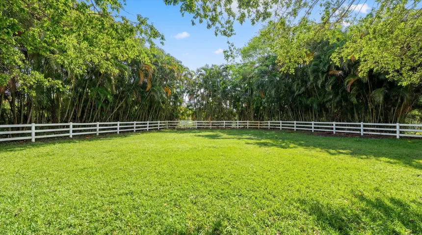 61-14911 equestrian way