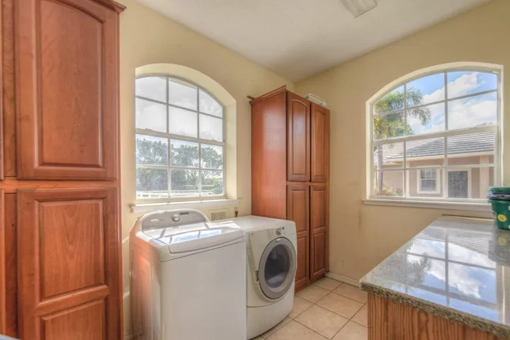 52-14911 equestrian way